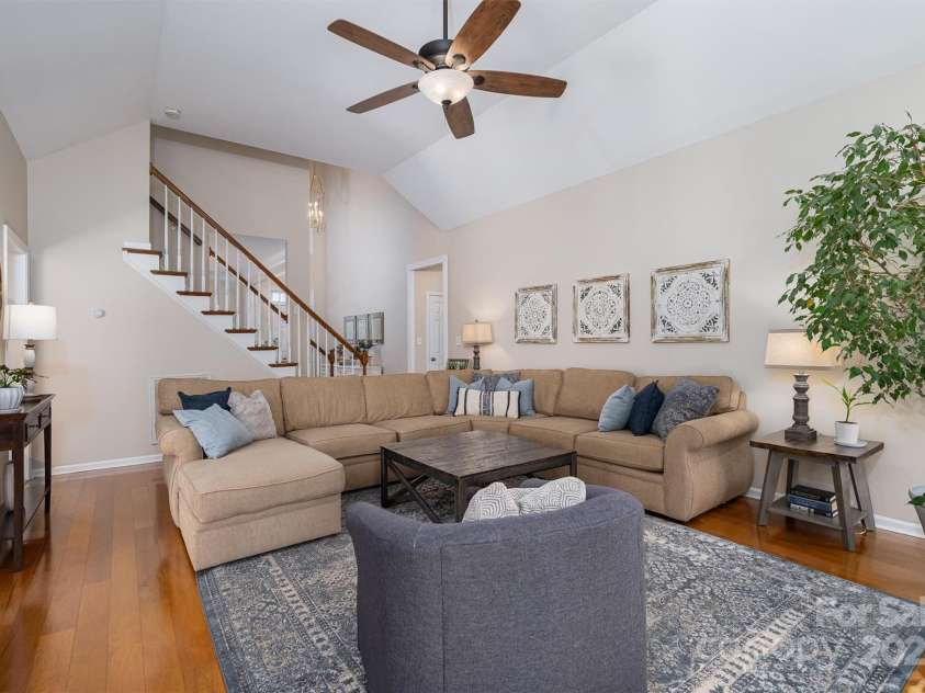 133 Castaway Trail, Mooresville, NC 28117.  MLS# CAR4216721, YatesRealty ID 6111. Great room