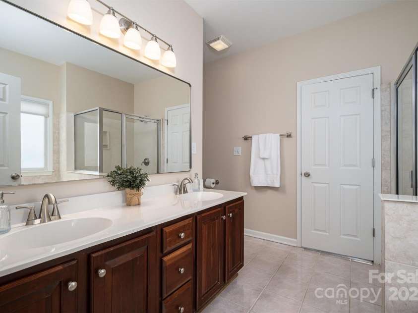 133 Castaway Trail, Mooresville, NC 28117.  MLS# CAR4216721, YatesRealty ID 6111. Primary bath with new lighting/faucets/mirror