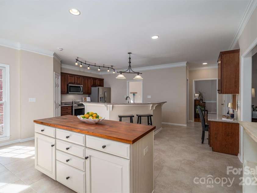 133 Castaway Trail, Mooresville, NC 28117.  MLS# CAR4216721, YatesRealty ID 6111. Second island to kitchen