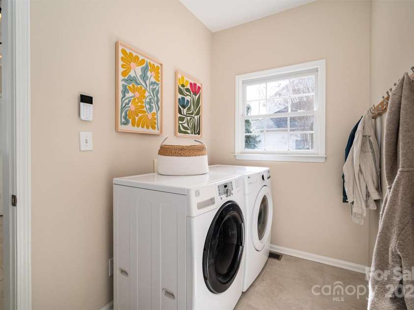 133 Castaway Trail, Mooresville, NC 28117.  MLS# CAR4216721, YatesRealty ID 6111. Sunny laundry room on main w/closet