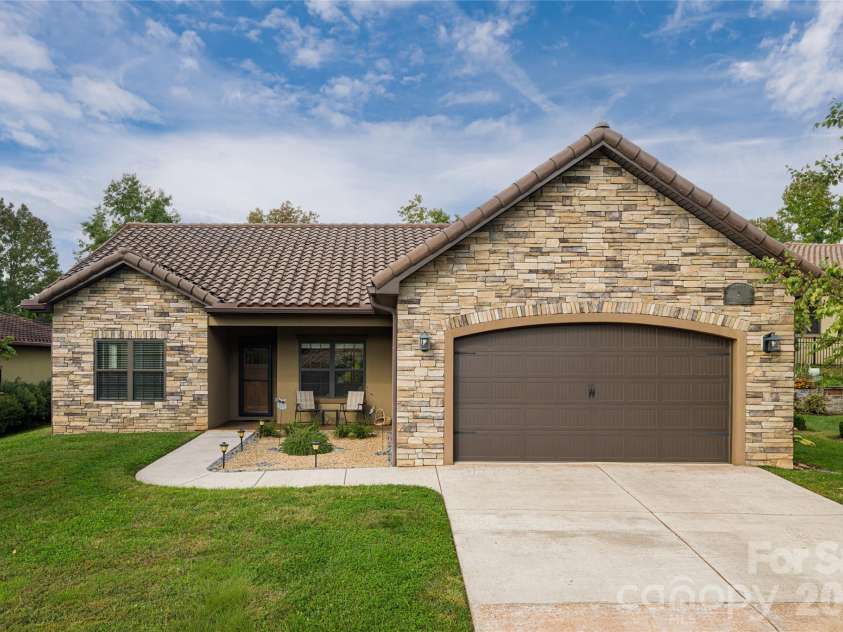 5 Pacifico Drive, Asheville, NC 28806.  MLS# CAR4351918, YatesRealty ID 6112. 
