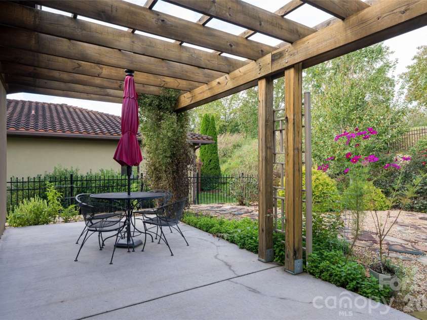 5 Pacifico Drive, Asheville, NC 28806.  MLS# CAR4351918, YatesRealty ID 6112. 