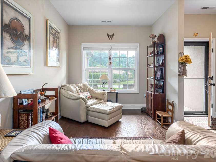 5 Pacifico Drive, Asheville, NC 28806.  MLS# CAR4351918, YatesRealty ID 6112. 