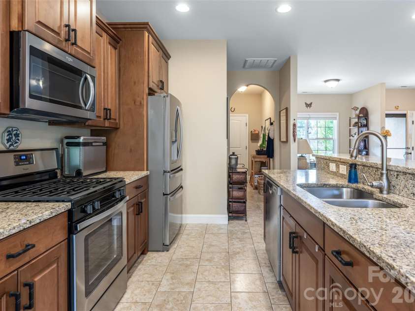 5 Pacifico Drive, Asheville, NC 28806.  MLS# CAR4351918, YatesRealty ID 6112. 