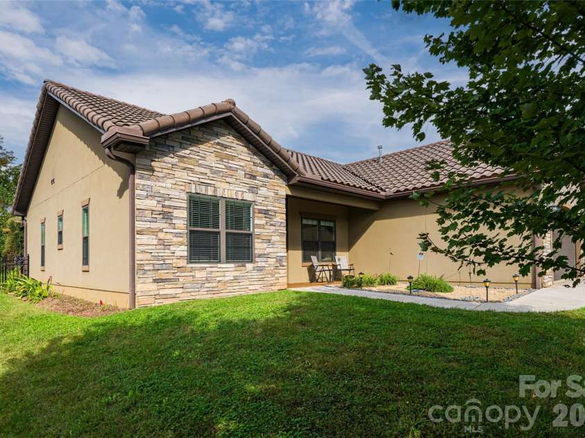 5 Pacifico Drive, Asheville, NC 28806.  MLS# CAR4351918, YatesRealty ID 6112. 
