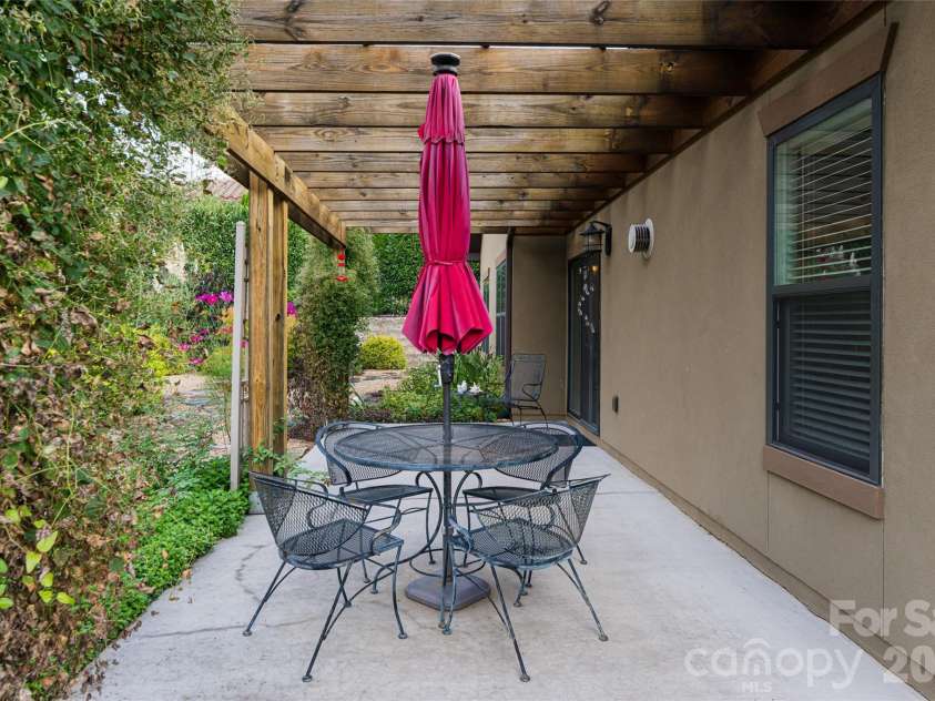 5 Pacifico Drive, Asheville, NC 28806.  MLS# CAR4351918, YatesRealty ID 6112. 