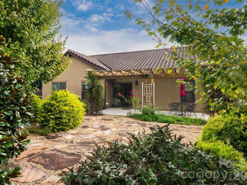 5 Pacifico Drive, Asheville, NC 28806.  MLS# CAR4351918, YatesRealty ID 6112. 