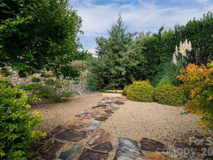 5 Pacifico Drive, Asheville, NC 28806.  MLS# CAR4351918, YatesRealty ID 6112. 