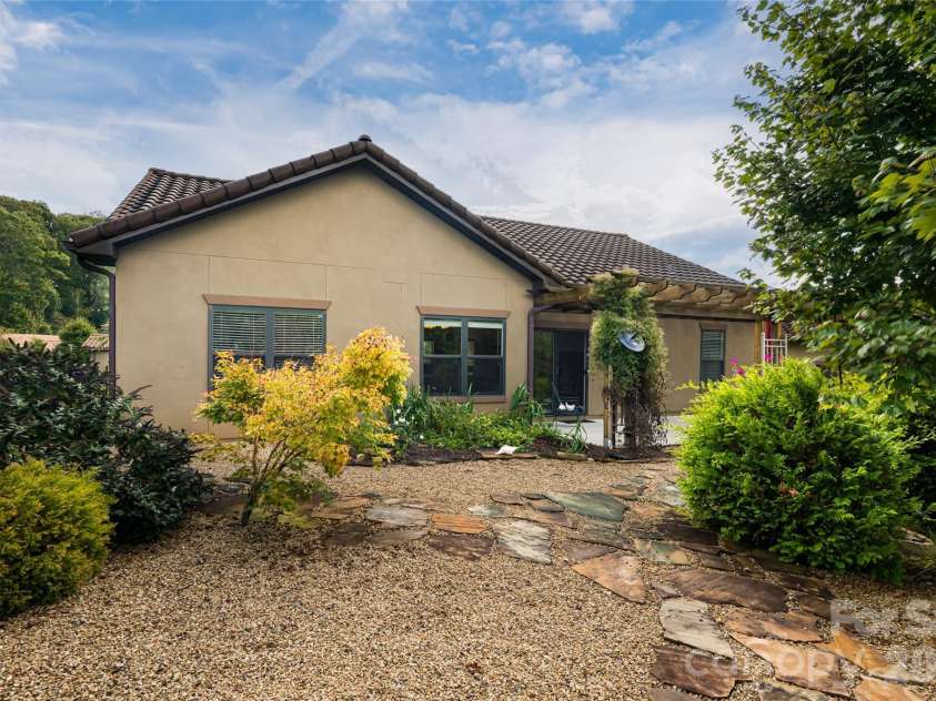 5 Pacifico Drive, Asheville, NC 28806.  MLS# CAR4351918, YatesRealty ID 6112. 