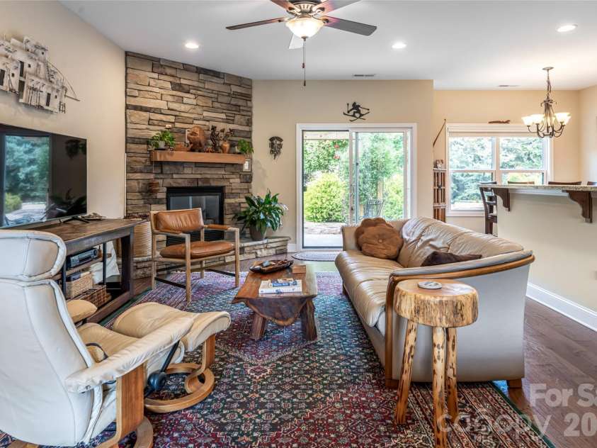 5 Pacifico Drive, Asheville, NC 28806.  MLS# CAR4351918, YatesRealty ID 6112. 