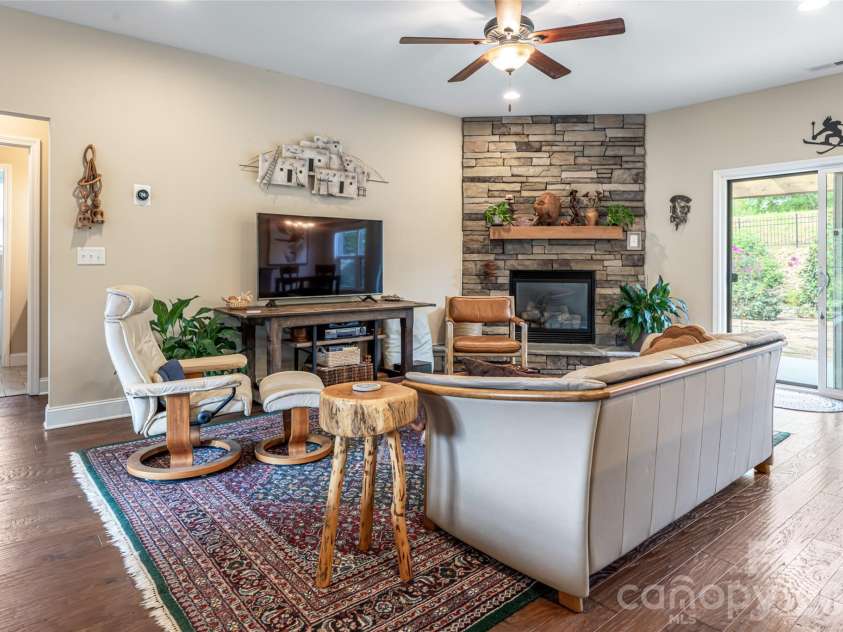 5 Pacifico Drive, Asheville, NC 28806.  MLS# CAR4351918, YatesRealty ID 6112. 