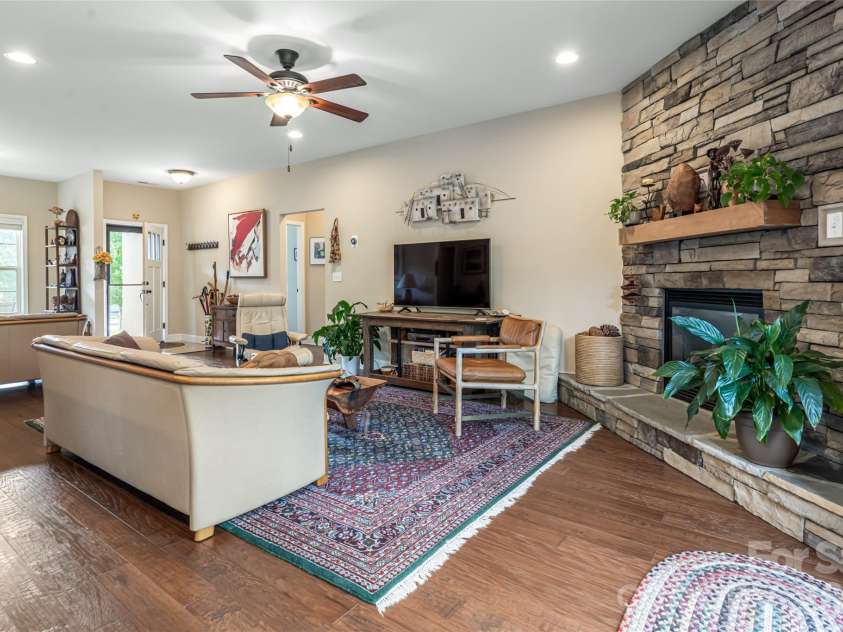 5 Pacifico Drive, Asheville, NC 28806.  MLS# CAR4351918, YatesRealty ID 6112. 