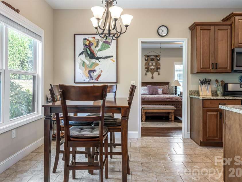 5 Pacifico Drive, Asheville, NC 28806.  MLS# CAR4351918, YatesRealty ID 6112. 