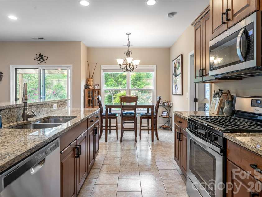 5 Pacifico Drive, Asheville, NC 28806.  MLS# CAR4351918, YatesRealty ID 6112. 