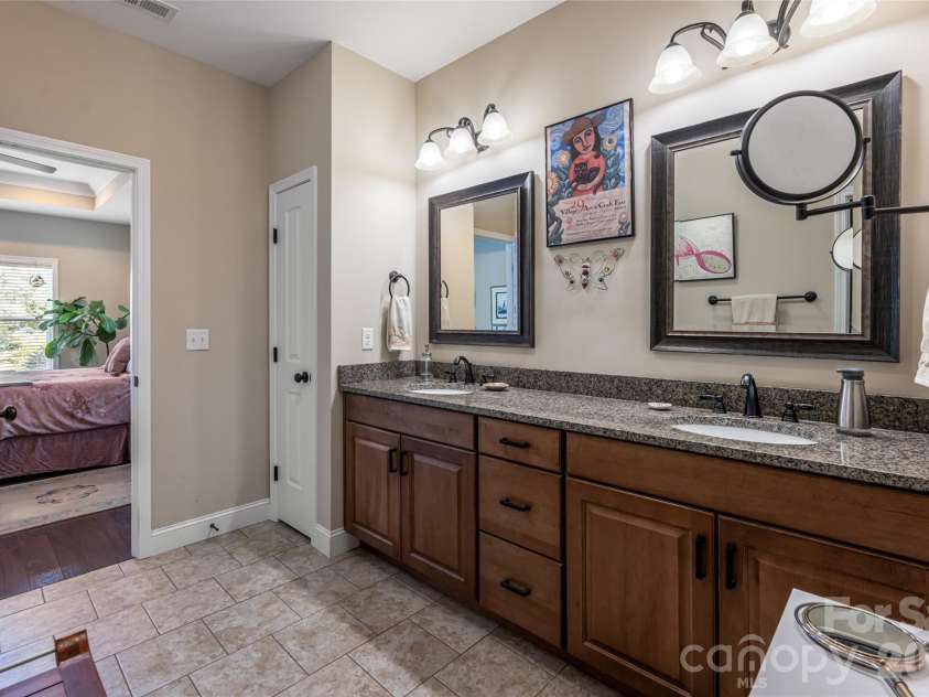 5 Pacifico Drive, Asheville, NC 28806.  MLS# CAR4351918, YatesRealty ID 6112. 