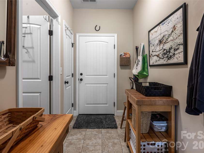 5 Pacifico Drive, Asheville, NC 28806.  MLS# CAR4351918, YatesRealty ID 6112. 