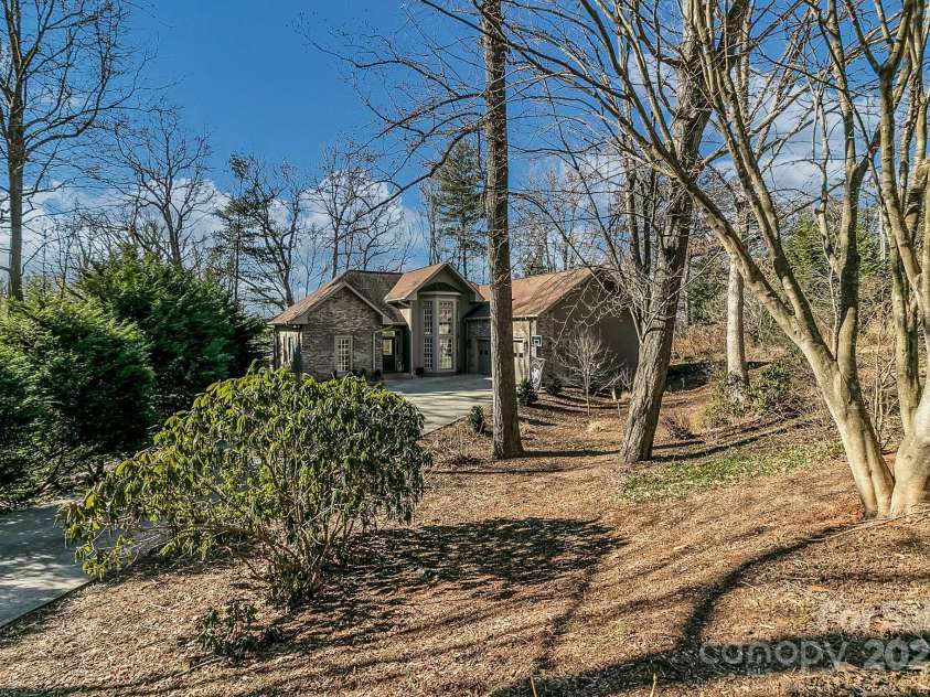1129 New Castle Court, Asheville, NC 28803.  MLS# CAR4215366, YatesRealty ID 6113. 