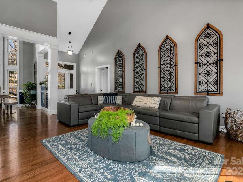 1129 New Castle Court, Asheville, NC 28803.  MLS# CAR4215366, YatesRealty ID 6113. 