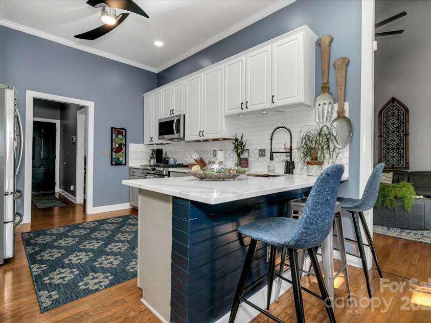 1129 New Castle Court, Asheville, NC 28803.  MLS# CAR4215366, YatesRealty ID 6113. 