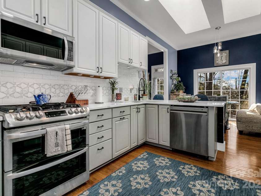 1129 New Castle Court, Asheville, NC 28803.  MLS# CAR4215366, YatesRealty ID 6113. 