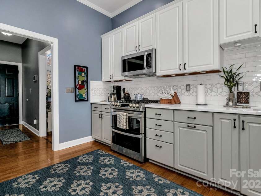 1129 New Castle Court, Asheville, NC 28803.  MLS# CAR4215366, YatesRealty ID 6113. 