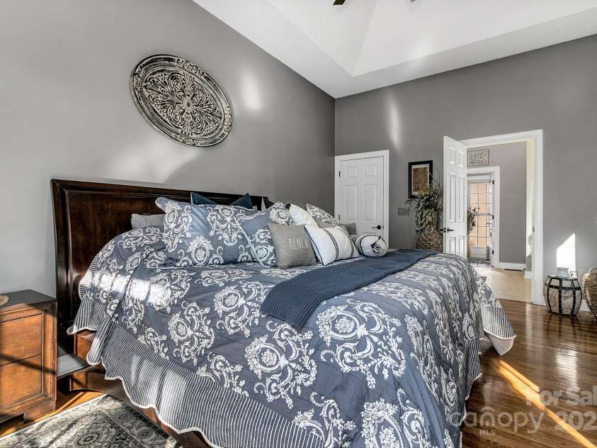 1129 New Castle Court, Asheville, NC 28803.  MLS# CAR4215366, YatesRealty ID 6113. 