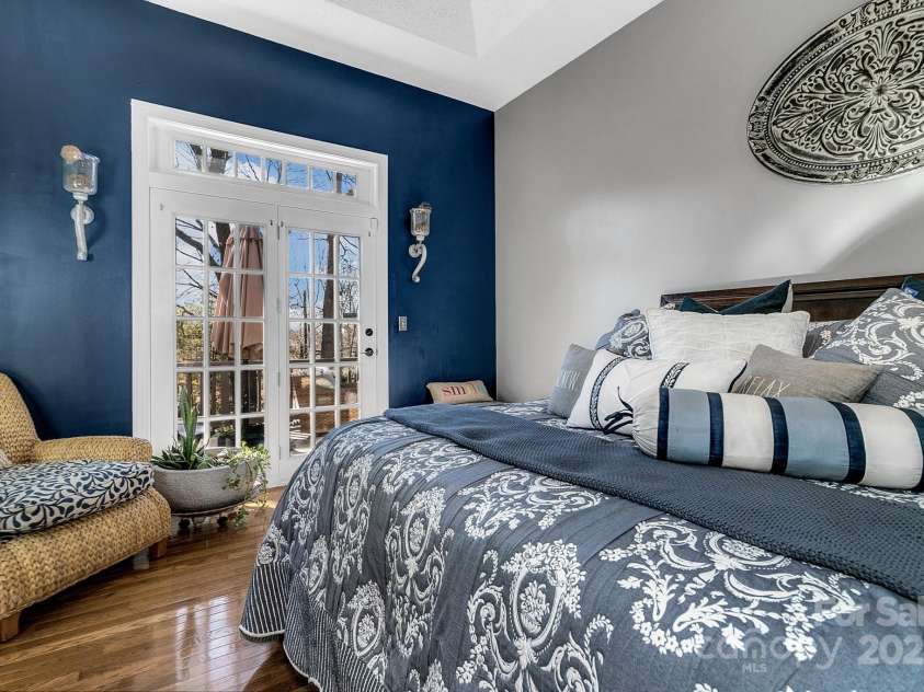 1129 New Castle Court, Asheville, NC 28803.  MLS# CAR4215366, YatesRealty ID 6113. 