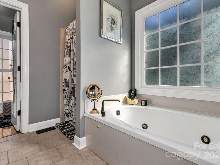 1129 New Castle Court, Asheville, NC 28803.  MLS# CAR4215366, YatesRealty ID 6113. 