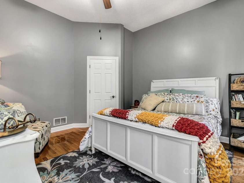 1129 New Castle Court, Asheville, NC 28803.  MLS# CAR4215366, YatesRealty ID 6113. 