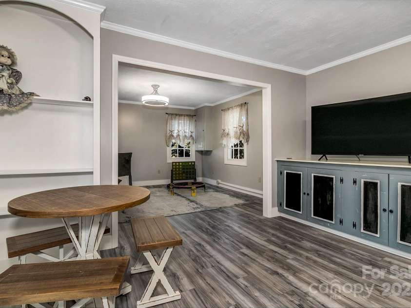 1129 New Castle Court, Asheville, NC 28803.  MLS# CAR4215366, YatesRealty ID 6113. 