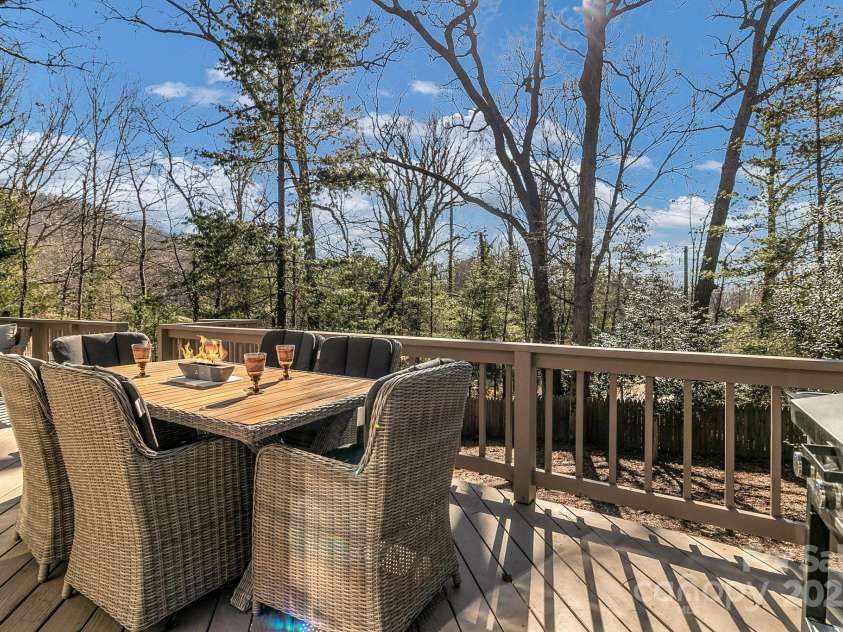1129 New Castle Court, Asheville, NC 28803.  MLS# CAR4215366, YatesRealty ID 6113. 