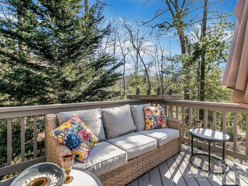 1129 New Castle Court, Asheville, NC 28803.  MLS# CAR4215366, YatesRealty ID 6113. 