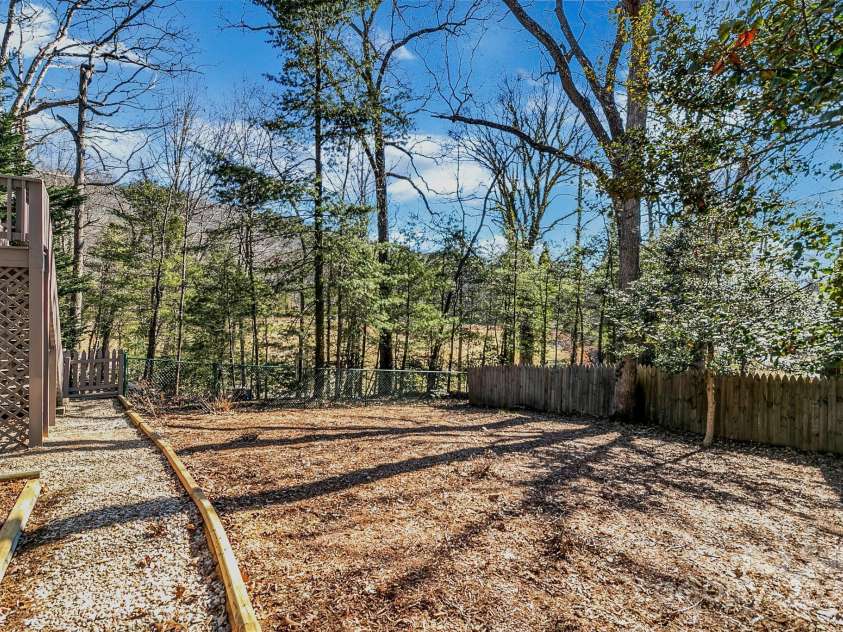 1129 New Castle Court, Asheville, NC 28803.  MLS# CAR4215366, YatesRealty ID 6113. 