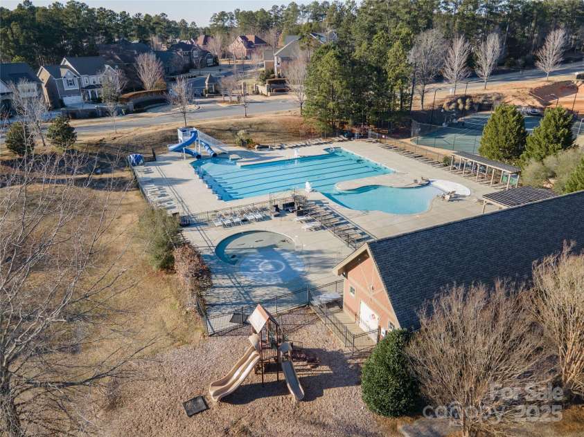15035 Batteliere Drive, Charlotte, NC 28278.  MLS# CAR4228865, YatesRealty ID 6114. 
