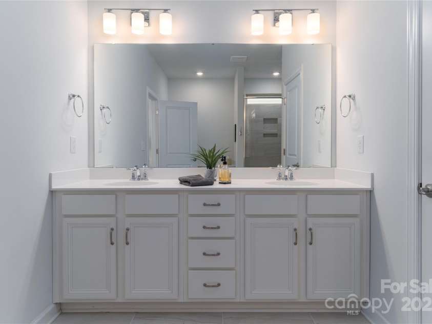 15035 Batteliere Drive, Charlotte, NC 28278.  MLS# CAR4228865, YatesRealty ID 6114. Dual sink vanity.