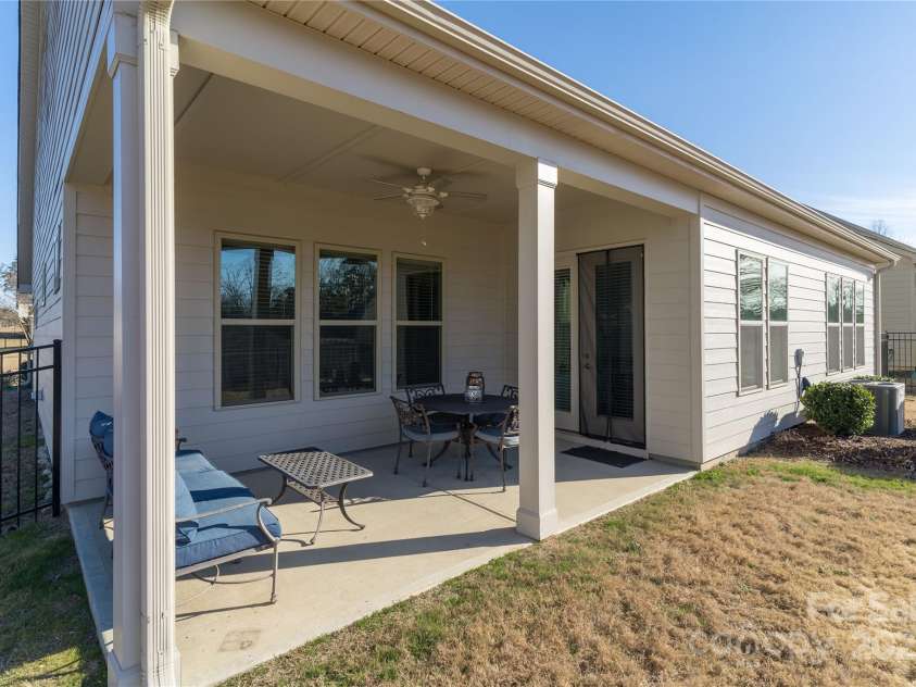 15035 Batteliere Drive, Charlotte, NC 28278.  MLS# CAR4228865, YatesRealty ID 6114. Eat you meals out here and enjoy the fresh air.