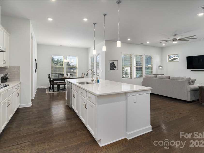15035 Batteliere Drive, Charlotte, NC 28278.  MLS# CAR4228865, YatesRealty ID 6114. Impeccable LVP flooring in main living areas.