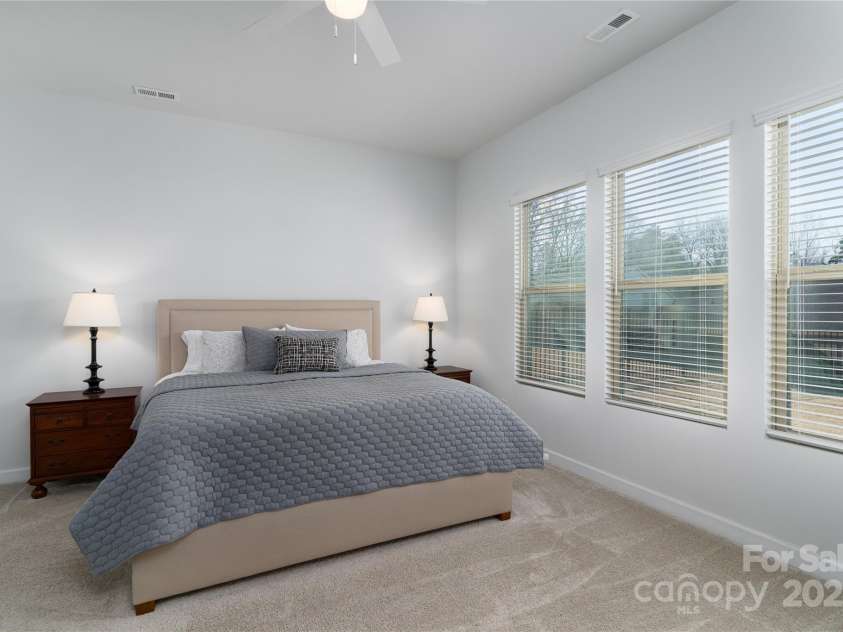 15035 Batteliere Drive, Charlotte, NC 28278.  MLS# CAR4228865, YatesRealty ID 6114. Let the sunshine in your primary bedroom with a triple window!