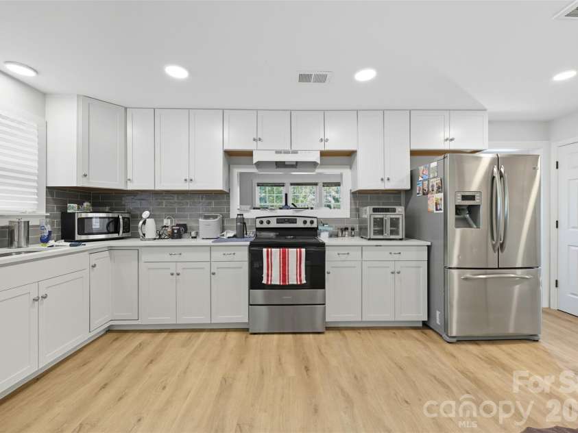 9215 Old Moores Chapel Road, Charlotte, NC 28214.  MLS# CAR4353624, YatesRealty ID 6114. 