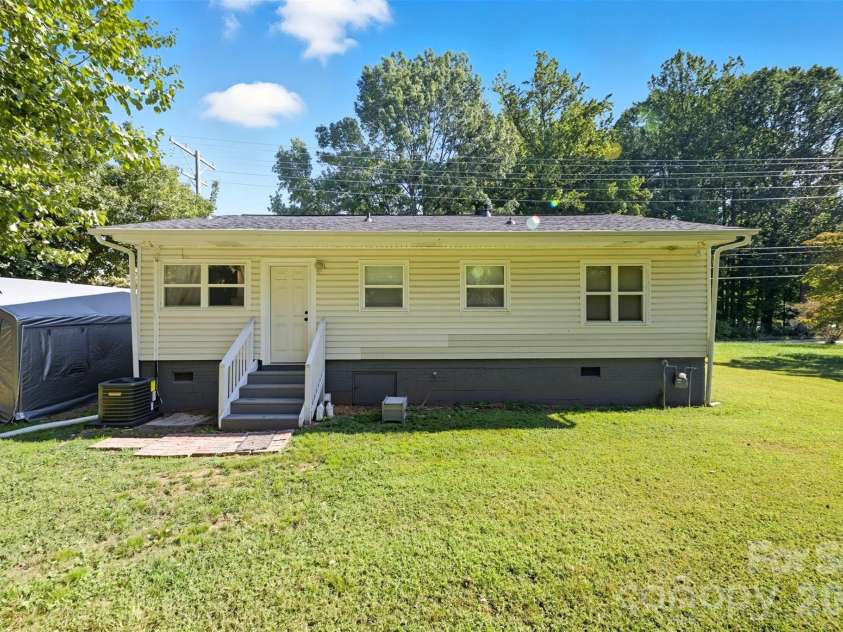 9215 Old Moores Chapel Road, Charlotte, NC 28214.  MLS# CAR4353624, YatesRealty ID 6114. 