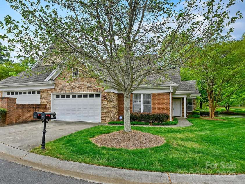 1910 Mezzo Court, Matthews, NC 28105.  MLS# CAR4245911, YatesRealty ID 6115. Welcome to 1910 Mezzo Court