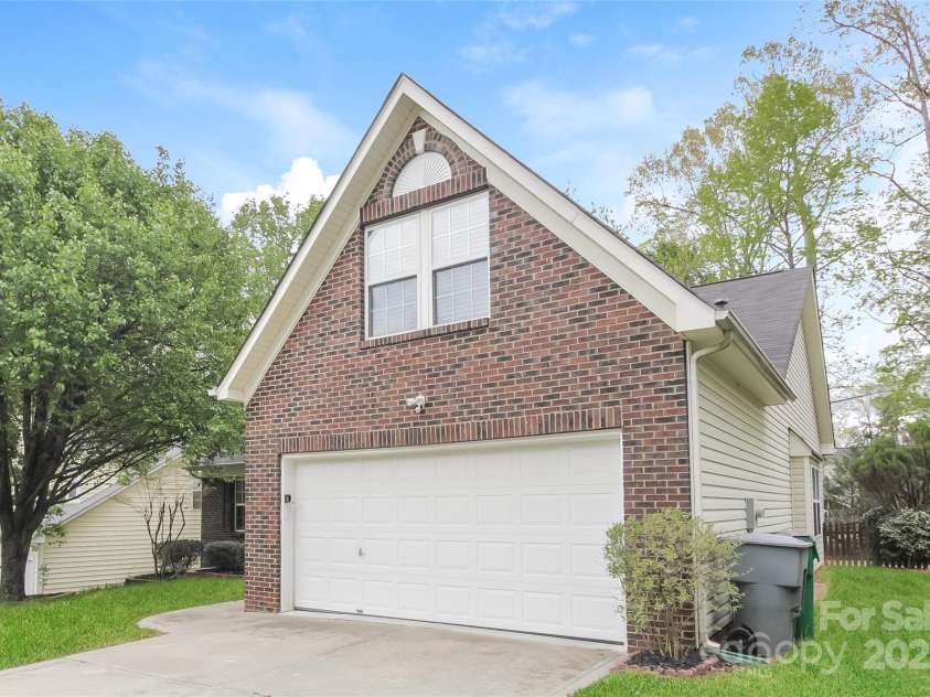 4409 Lenox Hill Place, Charlotte, NC 28269.  MLS# CAR4260895, YatesRealty ID 6115. 