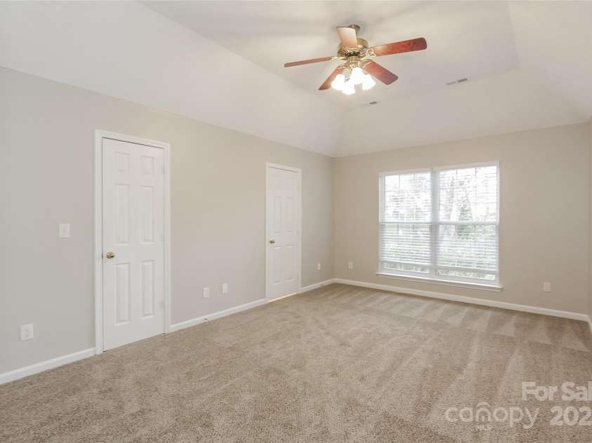4409 Lenox Hill Place, Charlotte, NC 28269.  MLS# CAR4260895, YatesRealty ID 6115. 