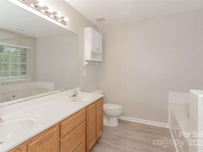 4409 Lenox Hill Place, Charlotte, NC 28269.  MLS# CAR4260895, YatesRealty ID 6115. 