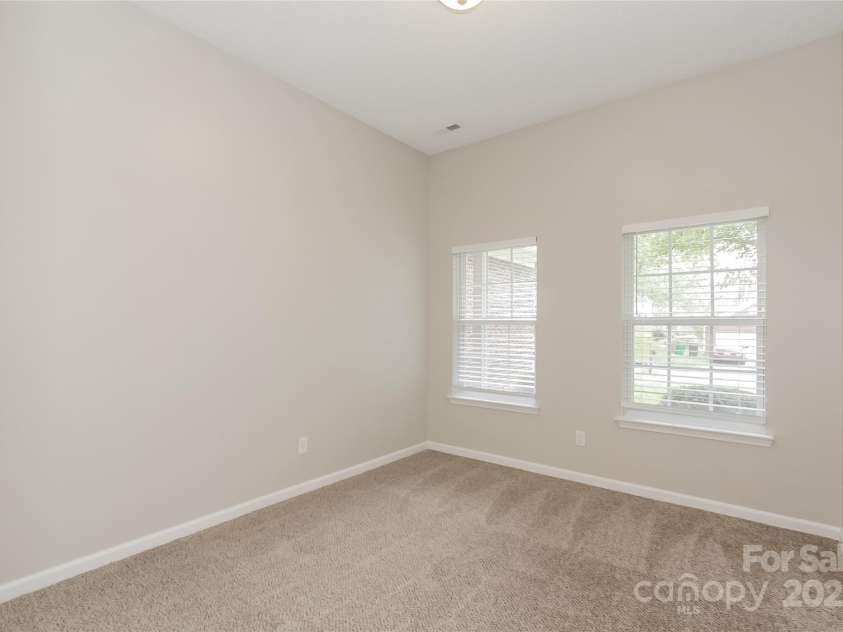 4409 Lenox Hill Place, Charlotte, NC 28269.  MLS# CAR4260895, YatesRealty ID 6115. 