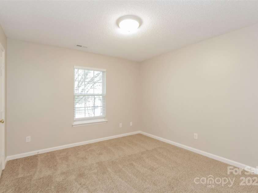 4409 Lenox Hill Place, Charlotte, NC 28269.  MLS# CAR4260895, YatesRealty ID 6115. 