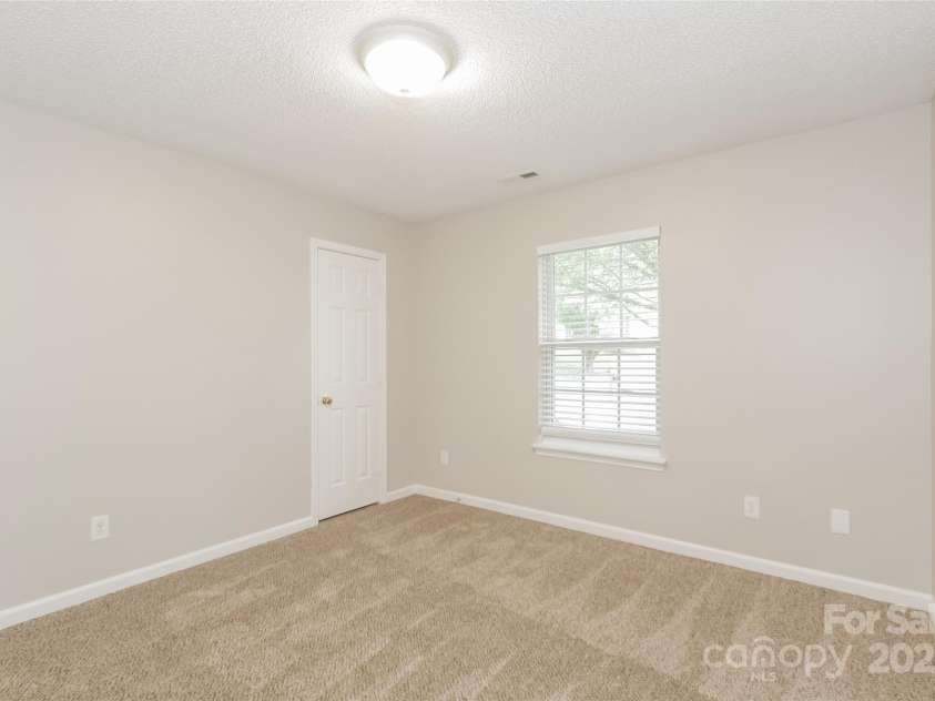 4409 Lenox Hill Place, Charlotte, NC 28269.  MLS# CAR4260895, YatesRealty ID 6115. 