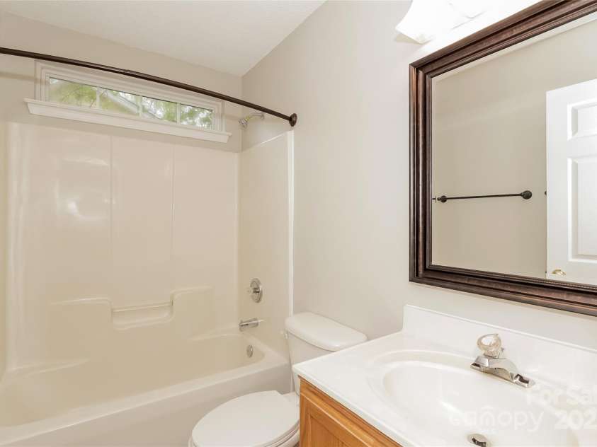 4409 Lenox Hill Place, Charlotte, NC 28269.  MLS# CAR4260895, YatesRealty ID 6115. 