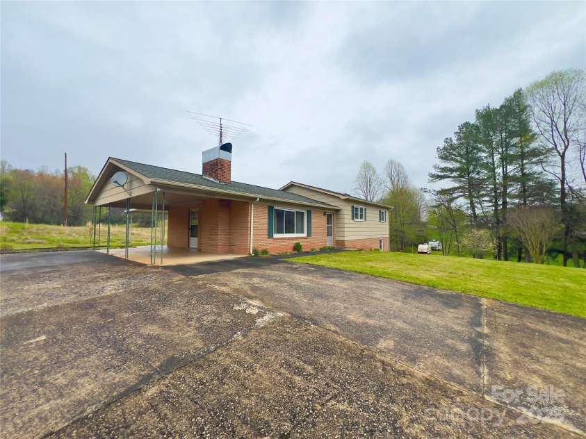 2348 Lenoir Drive, Lenoir, NC 28645.  MLS# CAR4243082, YatesRealty ID 6117. 