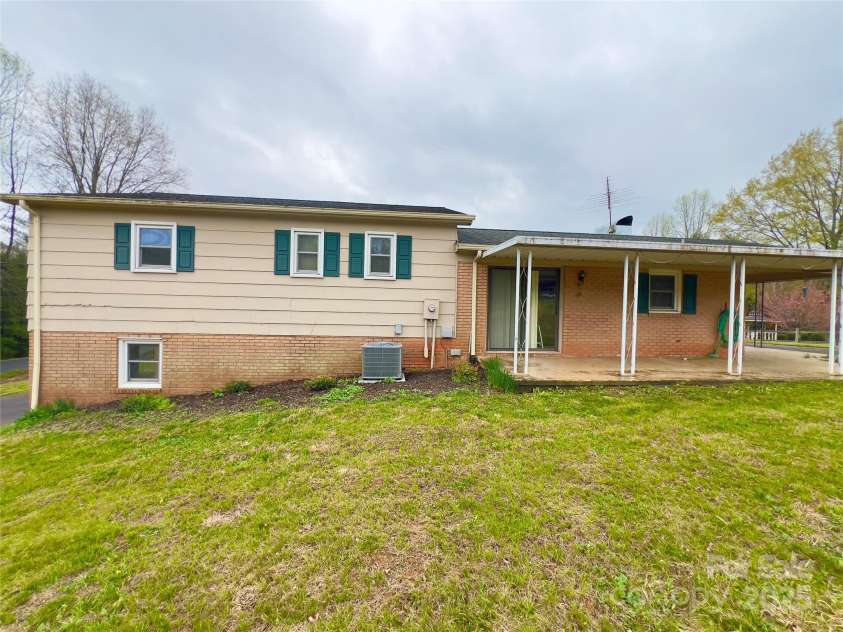 2348 Lenoir Drive, Lenoir, NC 28645.  MLS# CAR4243082, YatesRealty ID 6117. 